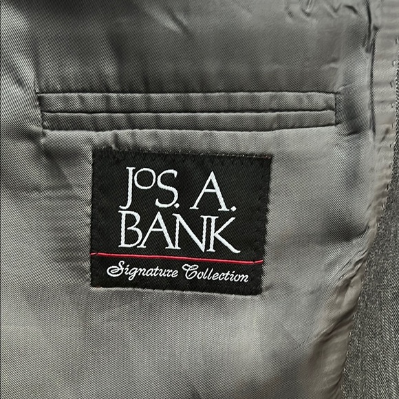 Jos. A. Bank Handsome Gray Blazer, Classic Fit, 100% Wool, Size 46R - Picture 13 of 15